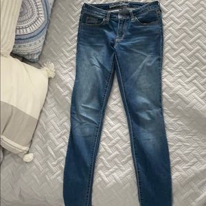 Universal Thread Mid Rise Skinny Jean, size 2/26R